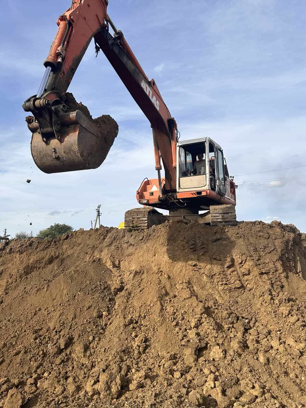 Excavator Atlas